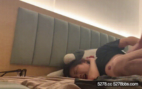 猥瑣大叔趁美女同事喝多了帶回酒店強操❤️美女雖然有點不情願但是也沒辦法