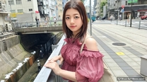 23歲服裝銷售員臉很小身體很苗條…