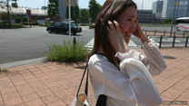 漂亮美容師迷你裙裡露出超美正腿