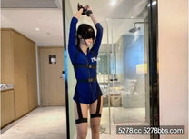 震撼兄妹**【意淫自己妹妹】妹妹閨蜜這次被玩壞了，制服誘惑 像一條藍色精靈，新鮮又刺激，高潮疊起！