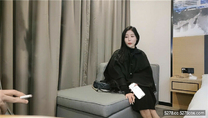 廣東大叔酒店約炮大長腿美女換上黑絲各種啪啪搞完結算的時候因爲服務時間問題吵起來
