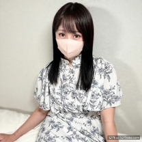 美女有著明亮的眼睛粉紅色乳頭美屁口交雞巴看起來很高興，