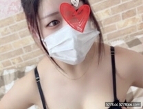 把錢交給巨乳辣妹然後中出她。