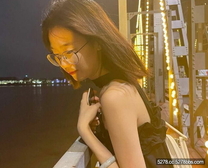 哈爾濱醫科大學宦雅昕激情操逼三洞全開淫蕩至極，後入猛艹幾下抽出來噴水如泉