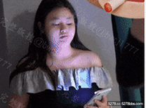 【霸王別姬探花】，兼職學生妹，很聽話，讓她拿著手機拍，兩個視角對比，大白臀粉紅奶子，插得妹子受不了！
