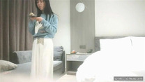小利探花酒店約炮身材苗條的漂亮學妹先玩玩她的小嫩逼連幹兩炮