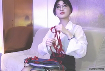 超美顔值反差小姐姐【Weijoannana】清純辦公室小姐姐被大洋屌狠狠地幹了！超粗大雞巴都要把小蜜穴頂穿了
