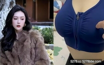 母子**劇情風韻猶存的親媽在家做性感瑜珈誘惑兒子，脫下親媽內褲掰開大腿爆操內射