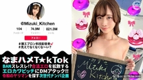 性感裸體圍裙料理主播丁字褲蜜桃臀讓人無法抗拒性慾中出高潮