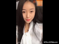 大哥的二婚嫂子，不穿內褲勾引我，在商場廁所操了嫂子