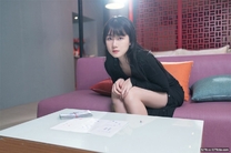 2024年新作，極品學生妹，【麥麥】，甜美小仙女，標準的饅頭逼，白嫩粉嘟嘟沒有一根毛，被捆綁起來玩弄，太震撼了！