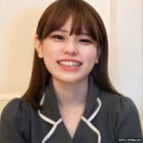 【無】3P非常可愛偶像臉美女身材矮小肉棒同時插入上面和下面大叔兩人共計4發中出3發