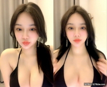 最新流出，九頭身最美女神，天然巨乳網美【純子】收費福利，美若天仙，梨形身材，全裸摳逼