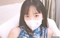白嫩甜美學姐女神【愛玩熊熊】中式旗袍白絲是你們菜嗎，性感旗袍白絲美腿 性感蜂腰蜜桃臀暴力後入