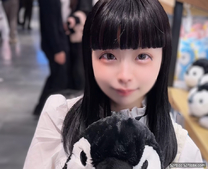露臉未公開身高148cm18歲咖啡廳女孩汗流浹背巨根發情陰道2度種付