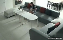 大庭廣眾之下就在客廳 清純美女與帥氣學長1小時的性愛