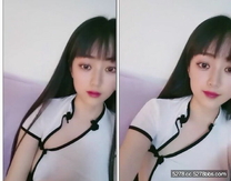 漂亮眼鏡新人氣質美女，長髮及腰情趣裝，細腰白嫩美乳，掰開小穴粉嫩緊緻，扭動大白美臀，剛播有點放不開