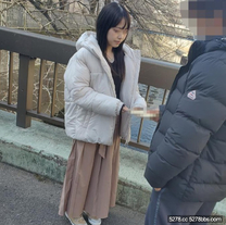 拖欠還款妻新家房間丈夫不知情的情況男人陰莖侵犯子宮深處射精。